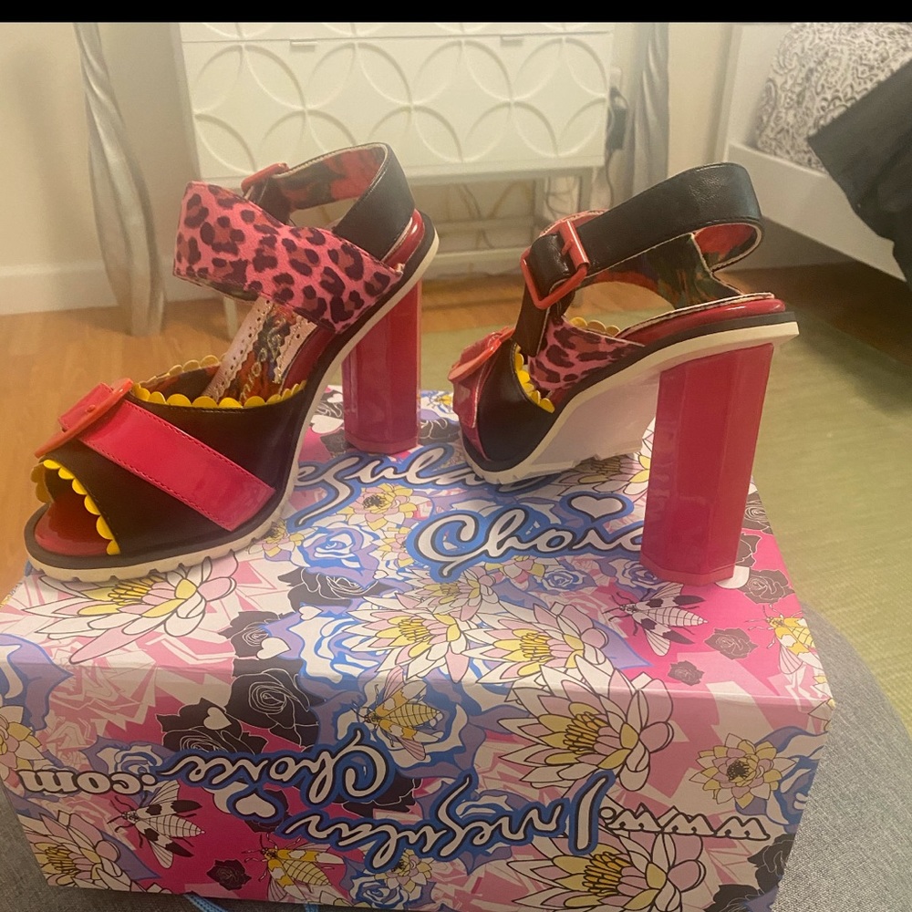Fun heel sandal